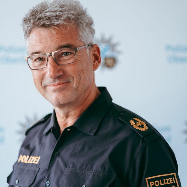 Auf dem Bild ist der neue Polizeipräsident des Polizeipräsidiums Oberbayern Süd, Herr Frank Hellwig, zu sehen.