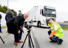 14. Oktober 2020: Innenminister Joachim Herrmann kündigte bei einer Kontrollstelle der Bayerischen Polizei an der A99 an, die Schwerverkehrskontrollen in Bayern weiter zu verstärken. "Schwerverkehrsunfälle sind hochgefährlich. Umso mehr setzen wir auf verstärkte Kontrollen mit hochmoderner Technik."